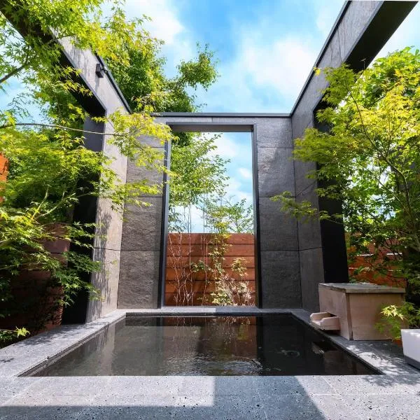 Yufuin Glamping COMOREBI、由布市のホテル