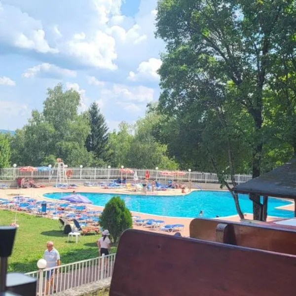 Hotel Genesis, ξενοδοχείο στη Βράτσα