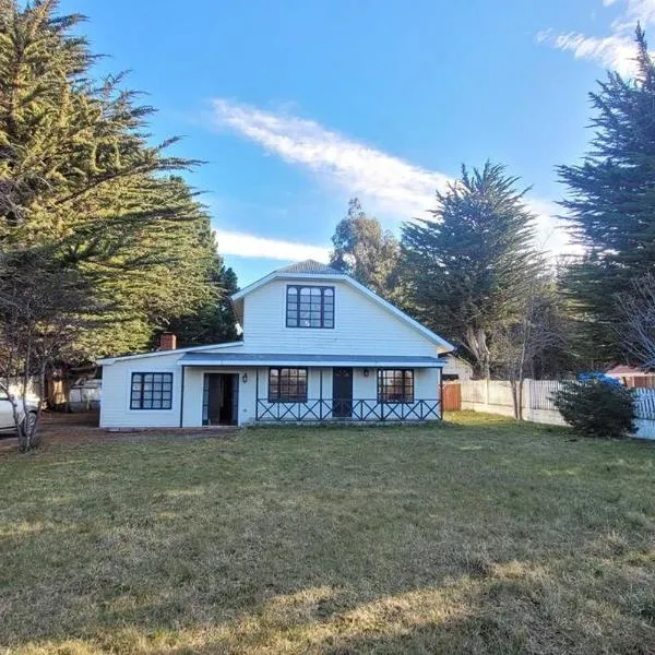 Amplia casa sector sur, hotell Punta Arenases