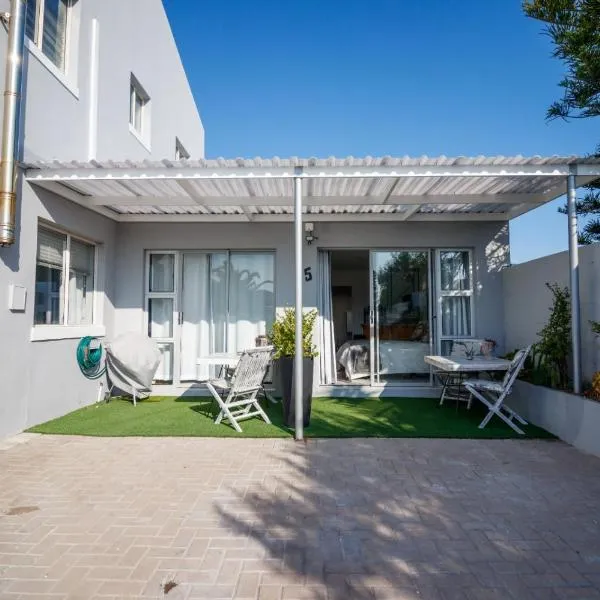 Milkwood Place, hotel in Melkbosstrand