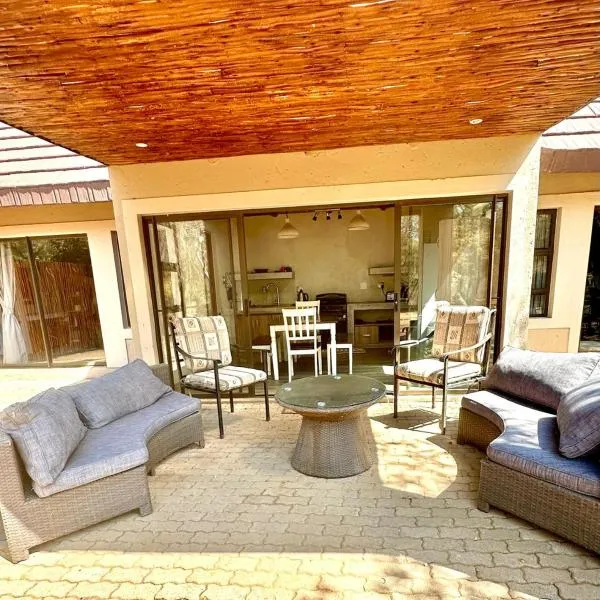 Mabalingwe Nature Reserve - Elephant Lodge - Tjaila, hôtel à Bela-Bela