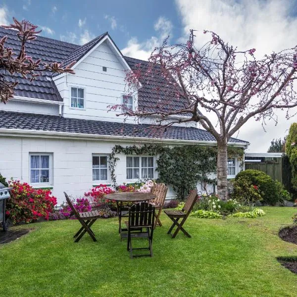 Phoenix Thermal Resort - Taupo、タウポのホテル