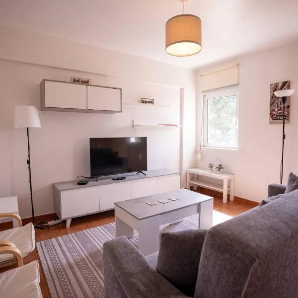 Cozy And Quiet 3-bedroom Flat, hotel em Lisboa