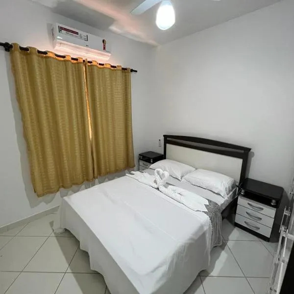 MELHOR ESCOLHA - 2 Quartos com AR CONDICIONADOS SPLIT, Air Fryer, Wi-Fi, Disney Plus, Star Plus, HBO Max, Cadeiras de Praia, Caixa Térmica - 7 pessoas - Localização Nobre - CONFORTO Máximo!, hotel in Guarapari