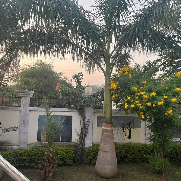 Sunrise Bed & Breakfast, hotel in Khajurāho