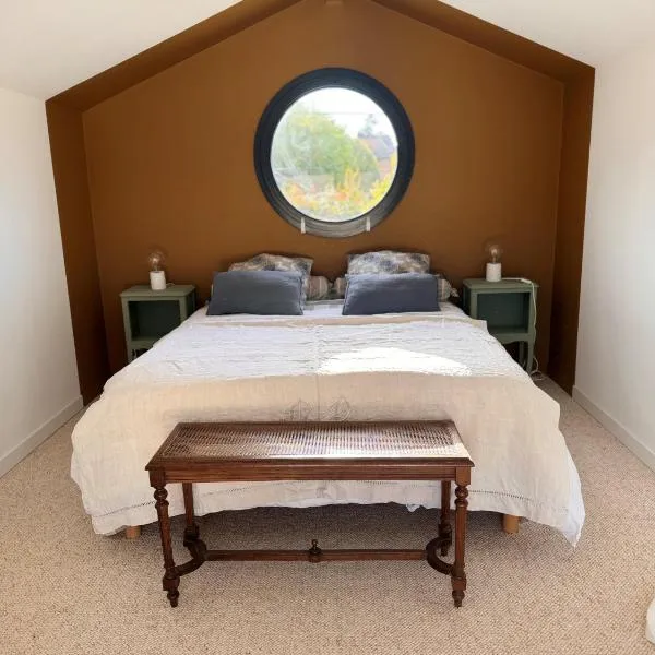 maison individuelle avec jardin terrasse proche Lyon croix rousse, ξενοδοχείο σε Caluire-et-Cuire