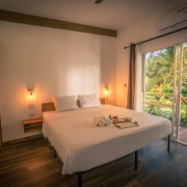 Somewhere、ボカス・タウンのホテル