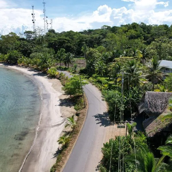 Somewhere, hotel in Bocas Town