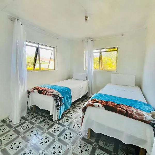 Airport Cottage - Private Twin Room, hotel en Fua‘amotu