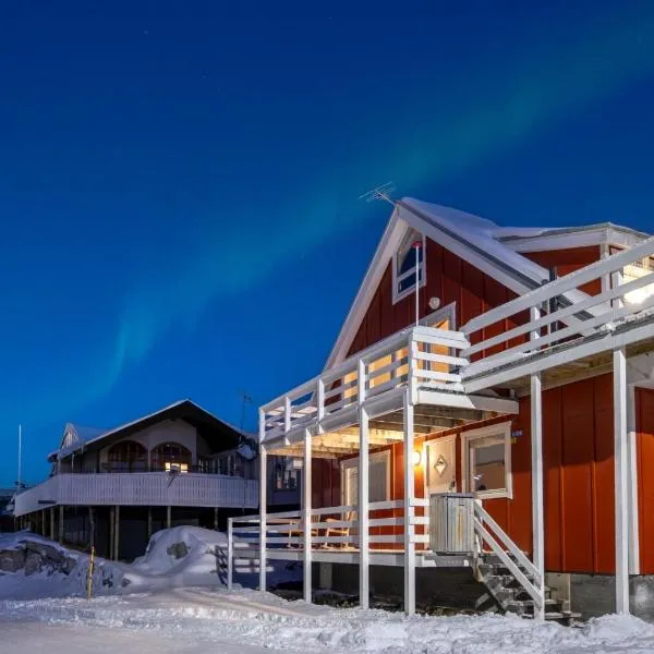 Ilulissat Stay - 4-bedroom villa with sea view and hot tub, hotel in Ilulissat