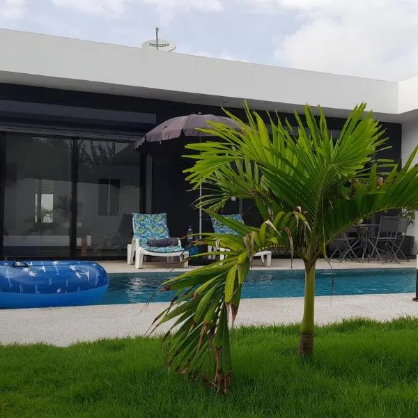 Villa Aux Oiseaux La contemporaine Somone Lagune, hotell sihtkohas Somone