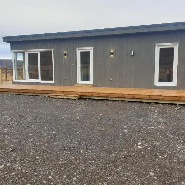 Hvammur 9 with private hot tub, hôtel à Drangsnes