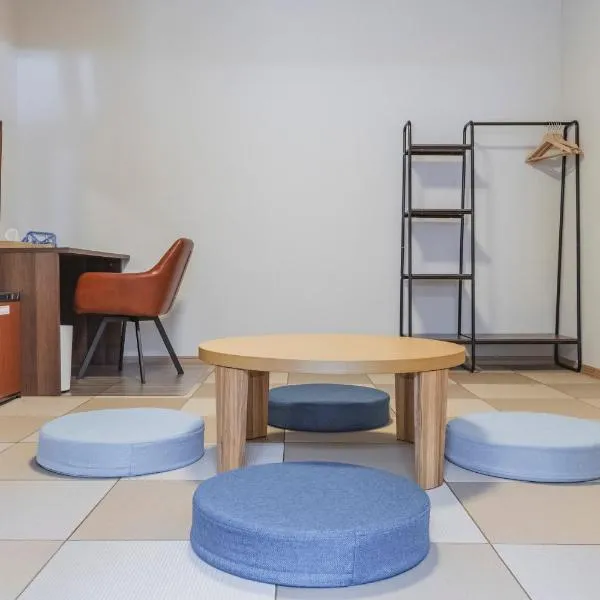 Guesthouse TOMARITOMARO, hotel em Shikineshima