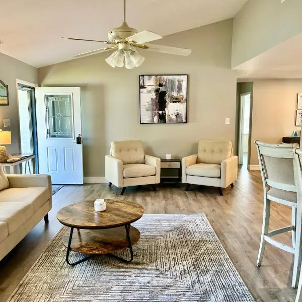 A Shore Thing - Spacious House w Large Deck, BBQ, Linens & Pet Friendly, hotel en North Cape May