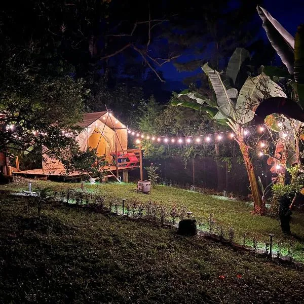 Glamping Colibrí, bosque vecino y vista a la montaña al mismo tiempo, hotel in Jardin
