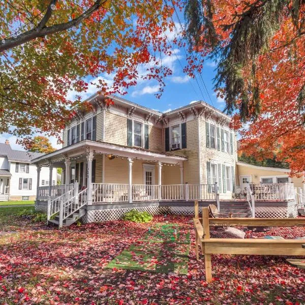 The Kelly House - 4 BR Historic Lodge - Downtown, hotel in Ellicottville