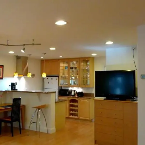 Private nicely decorated studio, hôtel à Campbell