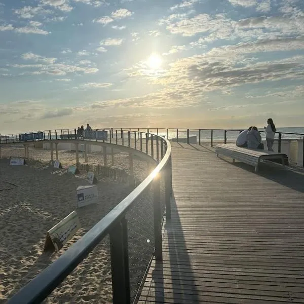 Au Soleil Levant, hotel u gradu 'Calais'