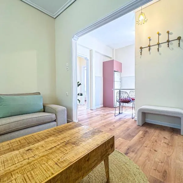 Cityscape Residence with a Patio, Hotel in Volos