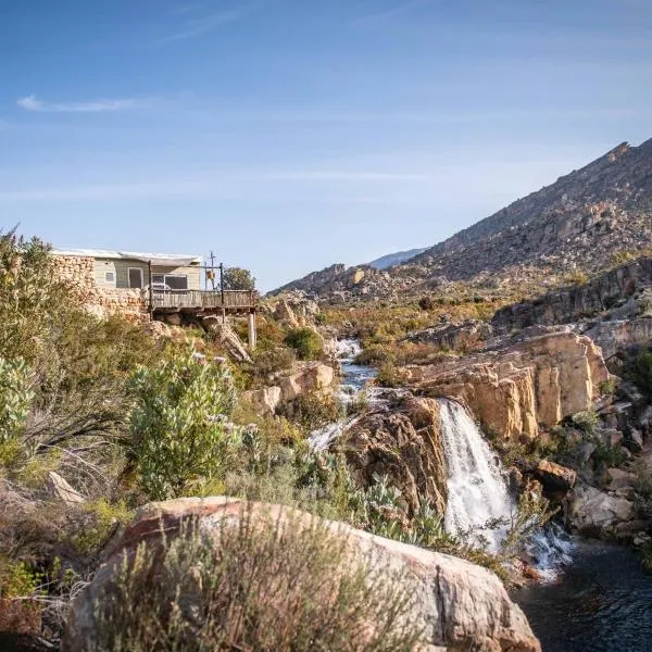 Op-die-Berg에 위치한 호텔 Stayatdestraadt Red Fin Cottage