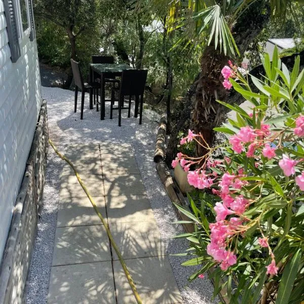 Chez Flo Charmant mobile-home H89, hotel in Gassin