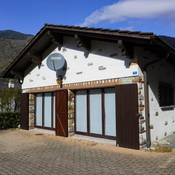 Swiss Bliss Heaven, hotel in Roveredo