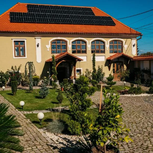 Rácz Kúria, hotel v destinaci Racoşu de Sus