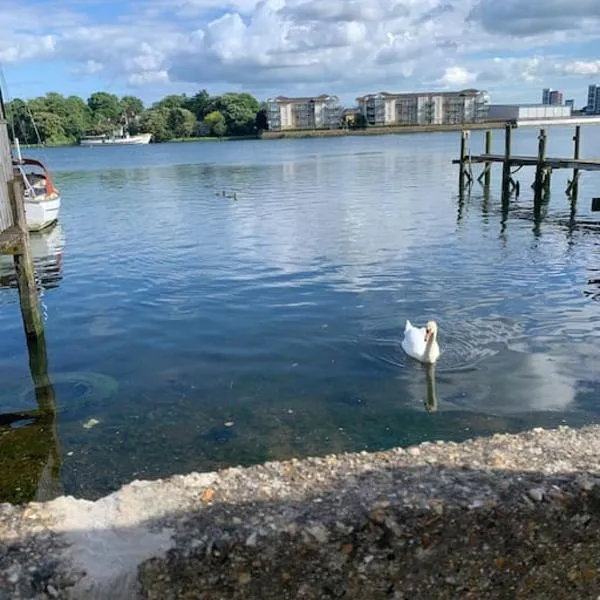 Apartment, Stylish 2 bed Riverside House, 2 Kingsize beds, Free Parking, hotel en Southampton