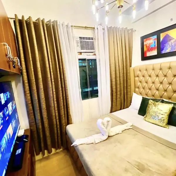 300 Mbps WiFi - 55 inch SMART TV - Alabang condo near Bellevue Hotel Filinvest City, hotel Manilában