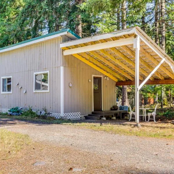 Quaint Ashford Studio Stay 5 Mi to Mt Rainier!, hotel in Ashford