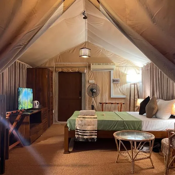 AT ONE - with Nature Glamping, Rekawa, hótel í Tangalle