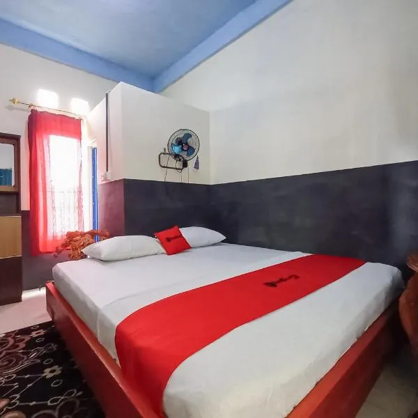 RedDoorz Syariah at Penginapan Queen Sungai Penuh, hotel in Sungaitutung