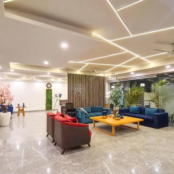 Hotel Golf View Sakura，位于古尔冈的酒店