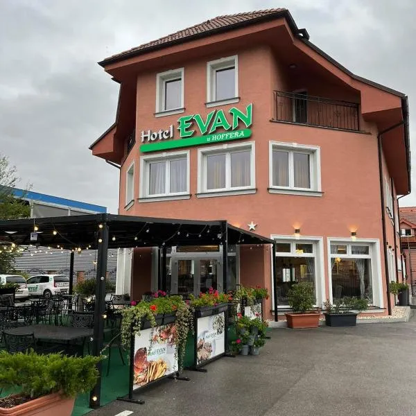 Hotel Evan u Hoffera, hotel v destinaci Topoľčany