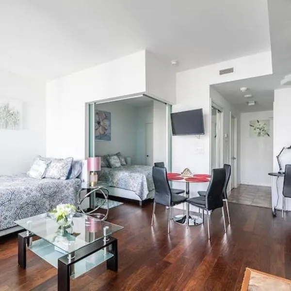 NewDowntown Condo by UnionStationScotiaArena, hotel in Toronto