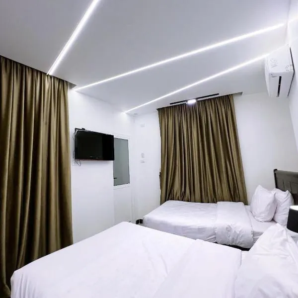 Neat & Modern Studio 2Mins Pyramids - Royal desert Inn, hotel v Káhiře