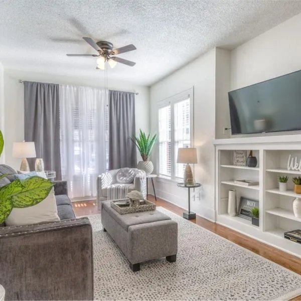 Carson Flats Apt 1 - 1BR Near BOK, OSU Med, Dtwn, hotel in Tulsa