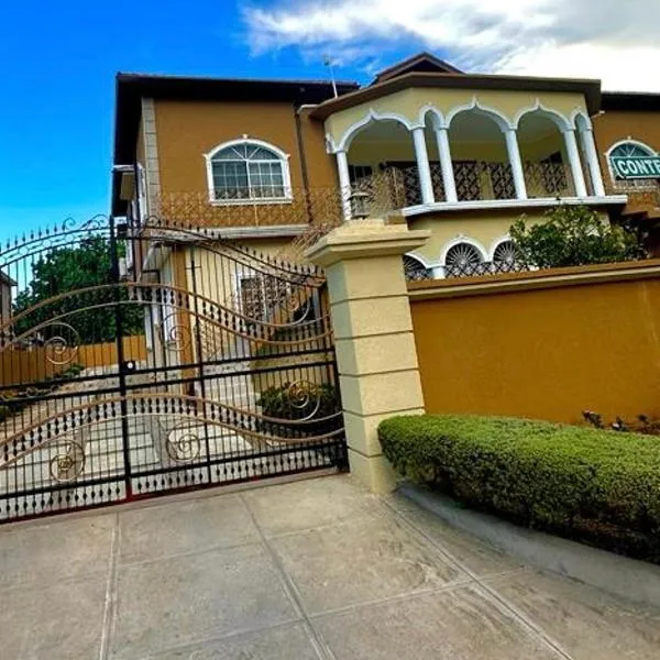 White House by White River, ξενοδοχείο σε Ocho Rios