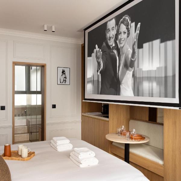 Love room avec Jacuzzi & Cinema-Gare Mont Parnasse, Париж