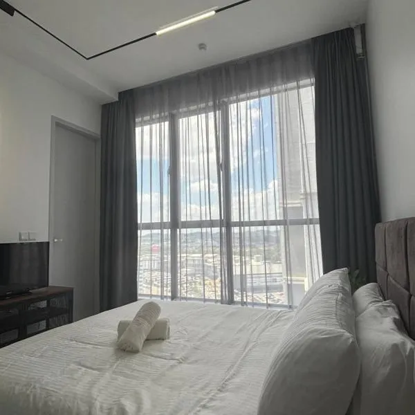 Skytrees Comfort Room With Simple Design Concept, hotel in Johor Bahru