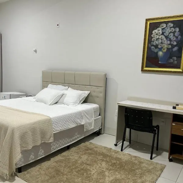 Madeira Lofts - Suite 03 Centro, Hotel in Juína