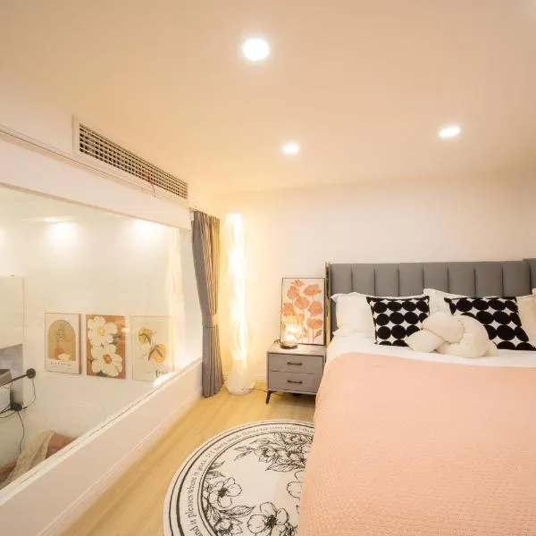 Shanghai Dreams - Hidden Gem on Yongkang Road - Entire Apartment, hotel in Shanghai
