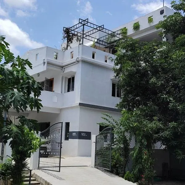 Gangi Kota East Flat, hotel in Kovvūr