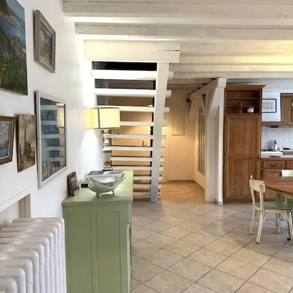 Gîte spacieux et indépendant à Valognes, hôtel à Valognes