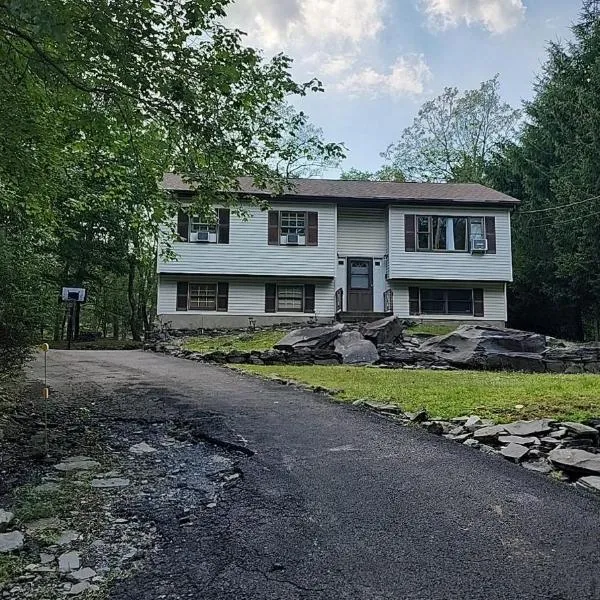 Poconos Retreat, hotel di Bushkill