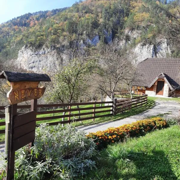 Vikendica NEVEN, hotel em Zaovine