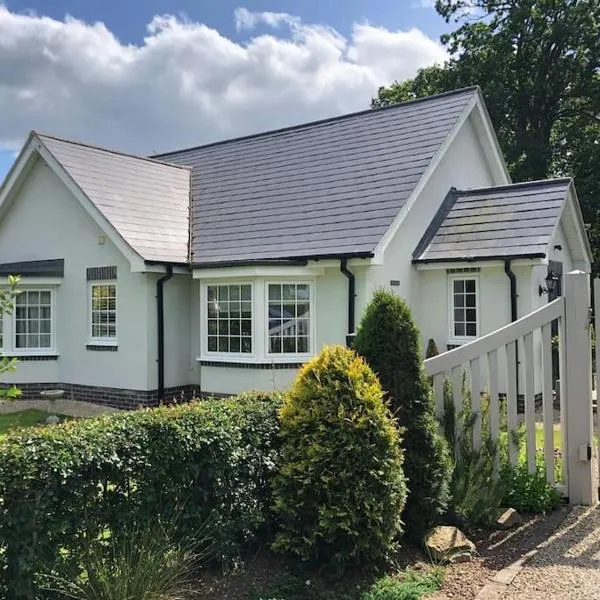 Spacious, Modern Bungalow, hotel in Newton Regis