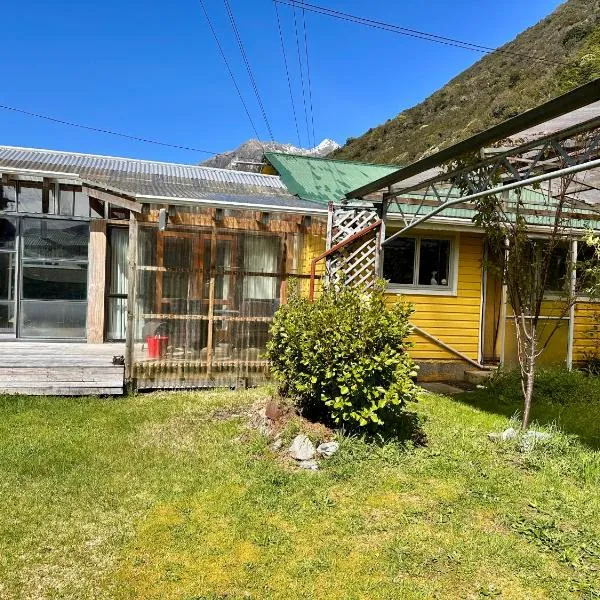 Alpine Holiday House in the Mountains, hotel in Otira
