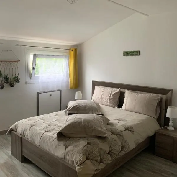 Chez fifi&stella, hotel in Neufmoutiers-en-Brie