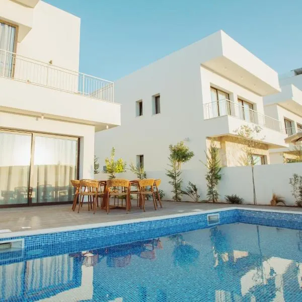 Voroklini में, होटल LIV & CO Suites & Villas